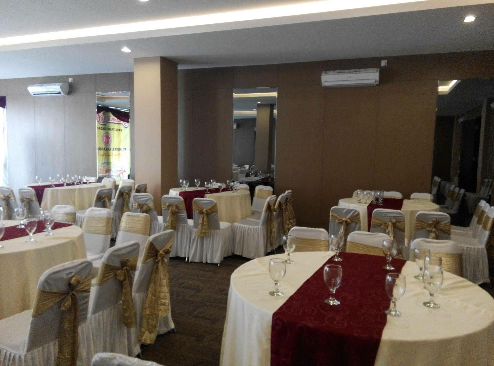 Viva Hotel Kediri, Azana Hotels Collection Kediri  Dış mekan fotoğraf